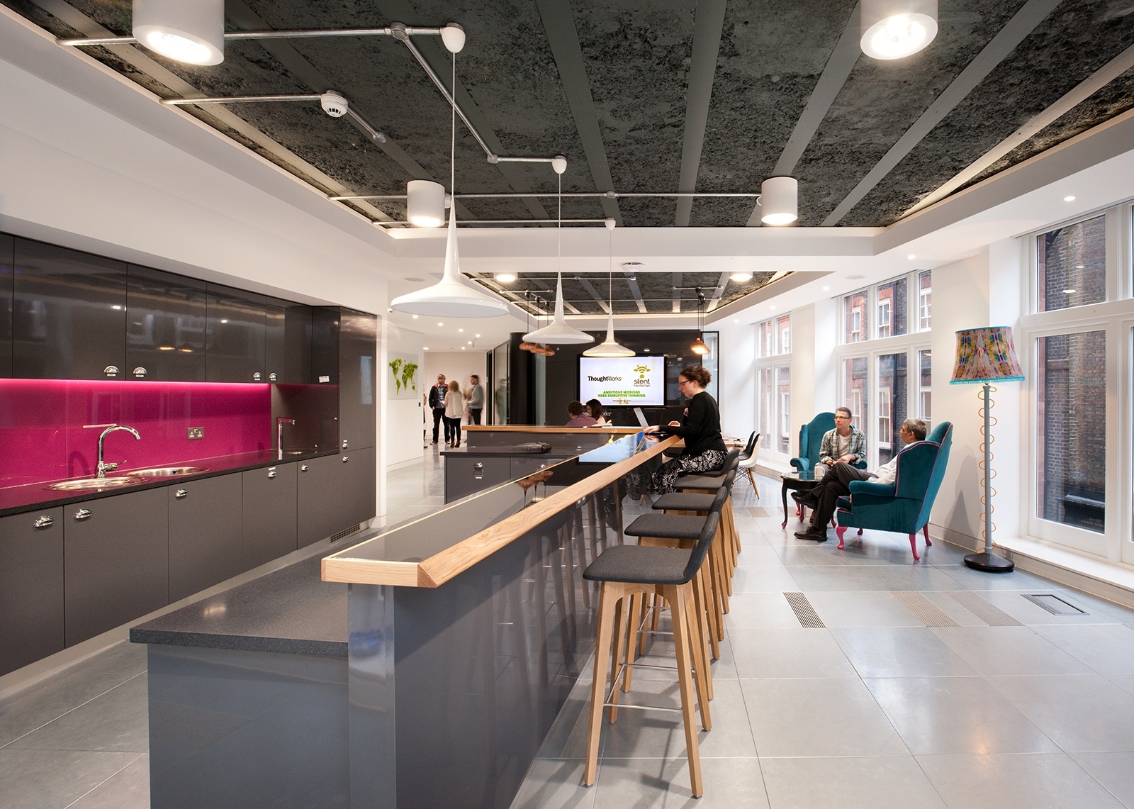 A Look Inside ThoughtWorks’ Cool London Office - Officelovin'