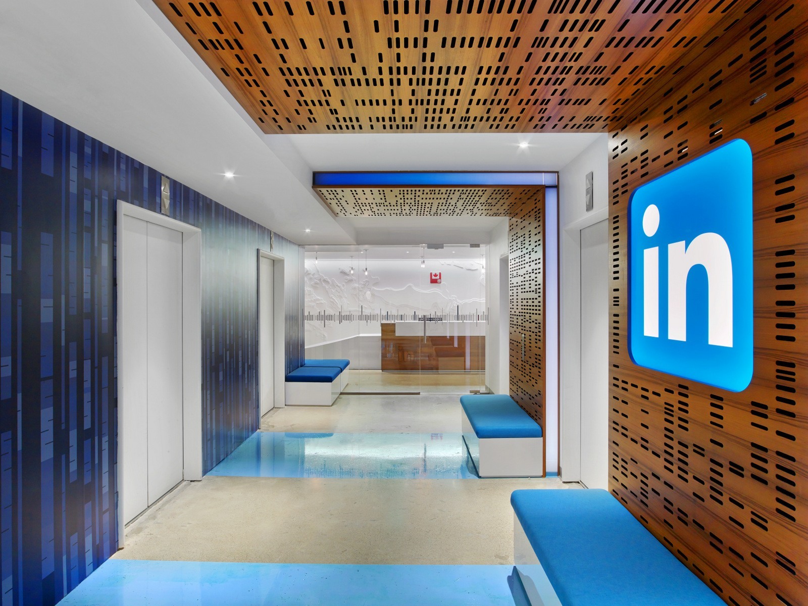 A Tour of LinkedIn's Beautiful New Toronto Office - Officelovin'