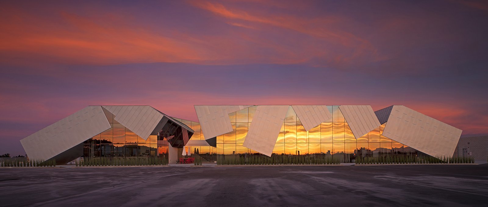 Pterodactyl construction Pterodactyl by Eric Owen Moss Architects – Photography by Tom