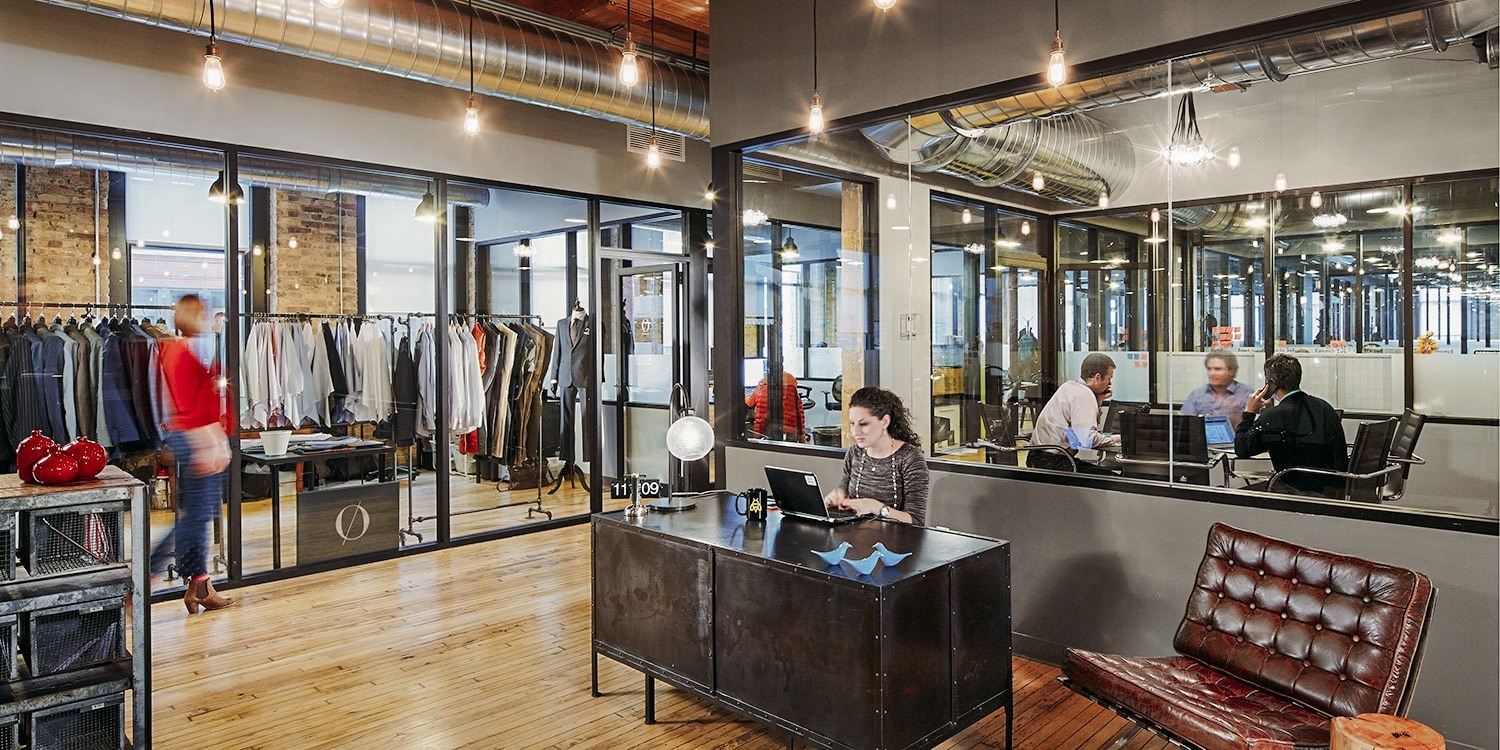 A Look Inside Industrious’ Chicago Coworking Space - Officelovin'