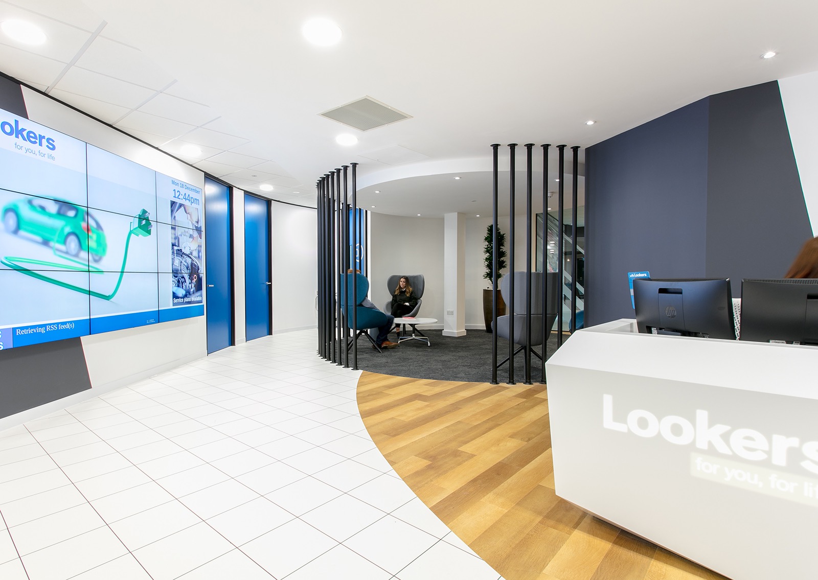 lookers-office-m-4