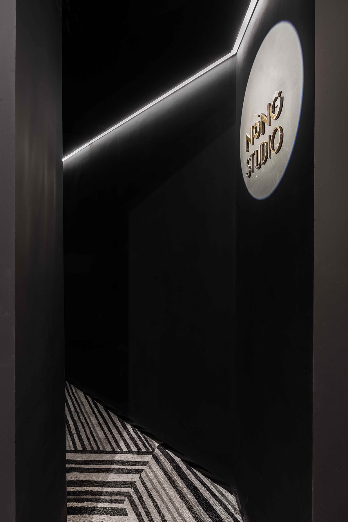 Branding nong-studio-office-2