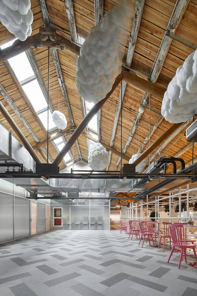A Tour of UOOYAA’s Sleek Shanghai Office