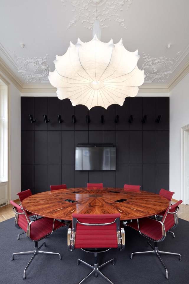 A Look Inside Aon’s Elegant Prague Office