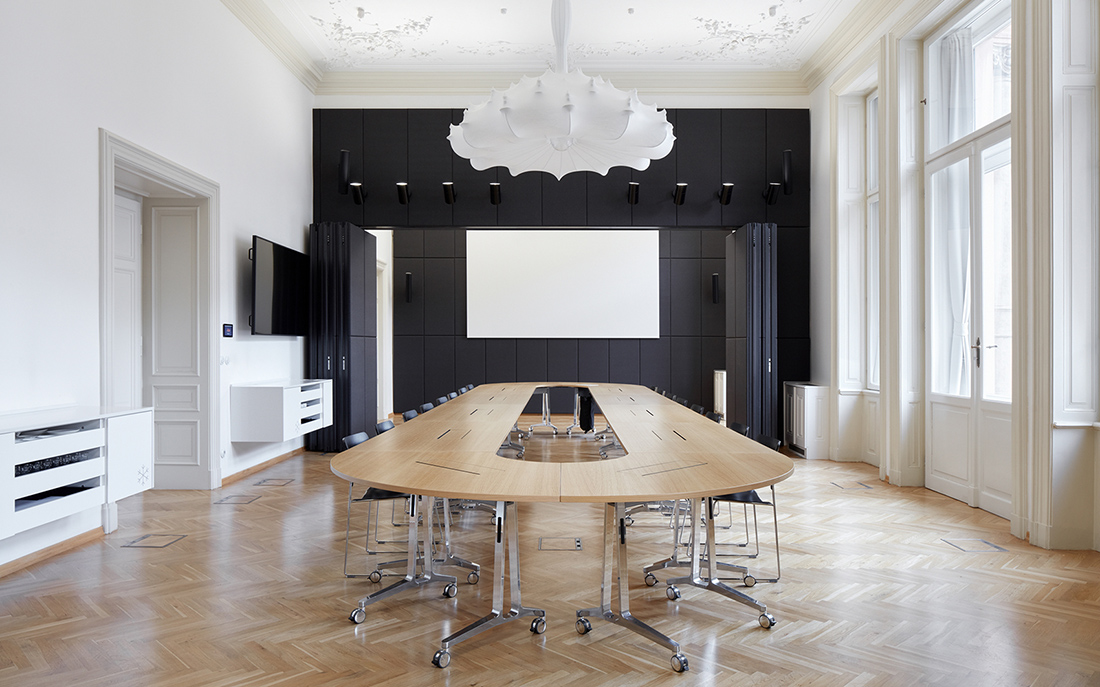 A Look Inside Aon’s Elegant Prague Office