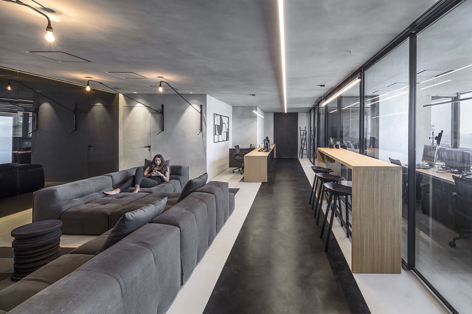 Breakout area financial-company-office-tel-aviv-2