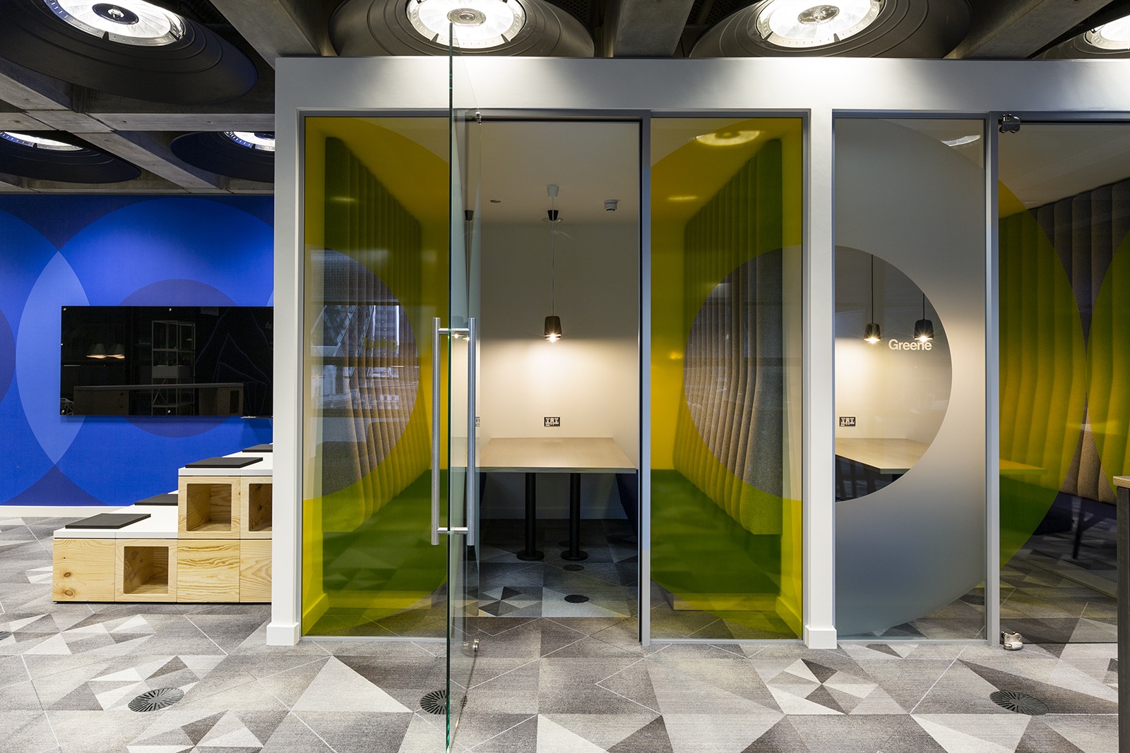 Inside Lloyd’s Innovation Lab & Workspace in London - Officelovin'