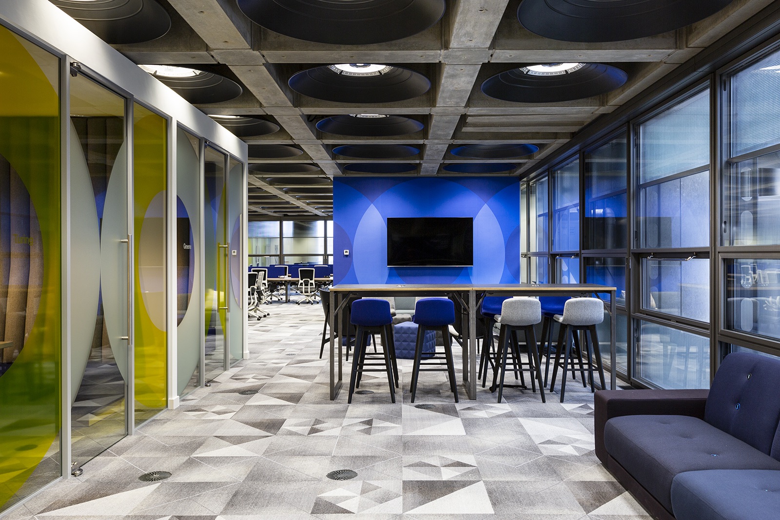 Inside Lloyd’s Innovation Lab & Workspace in London - Officelovin'