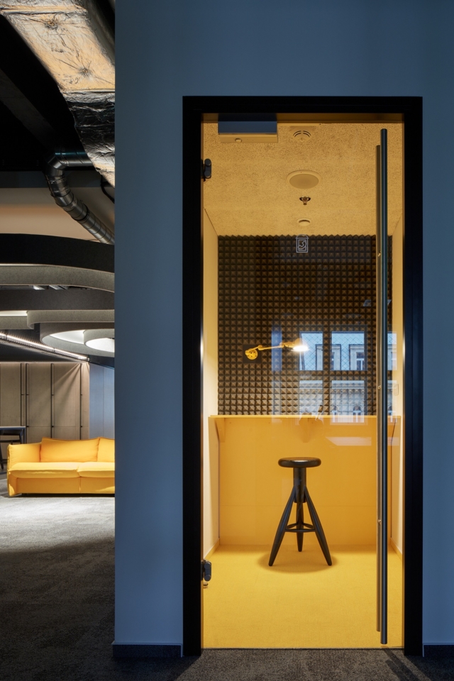 A Tour of HubHub’s Prague Coworking Space