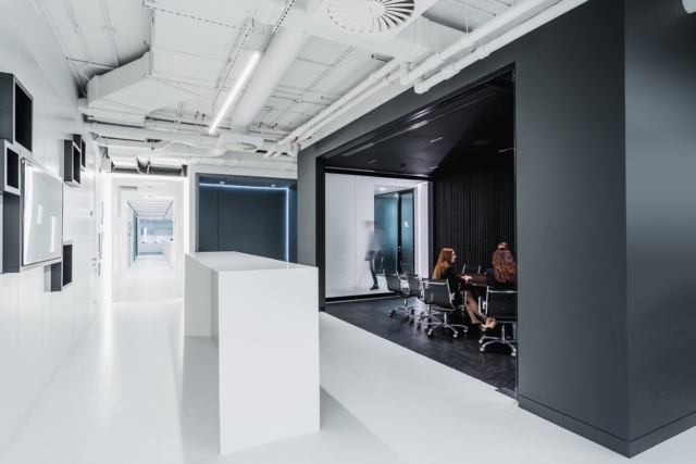 A Look Inside RD Construction’s Minimalist Moscow Office