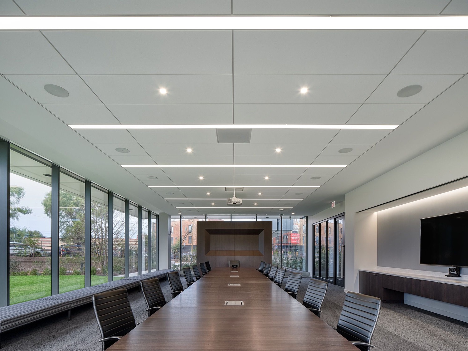 Boardroom c-h-robinson-office-chicago-17