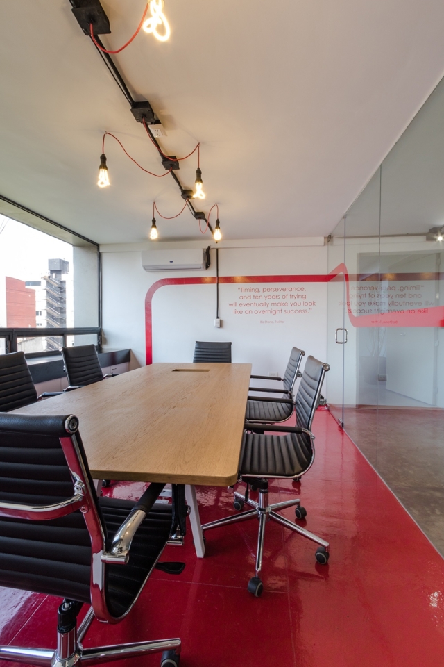 A Tour of LatAm Autos’ Industrial Style Office in Mexico City