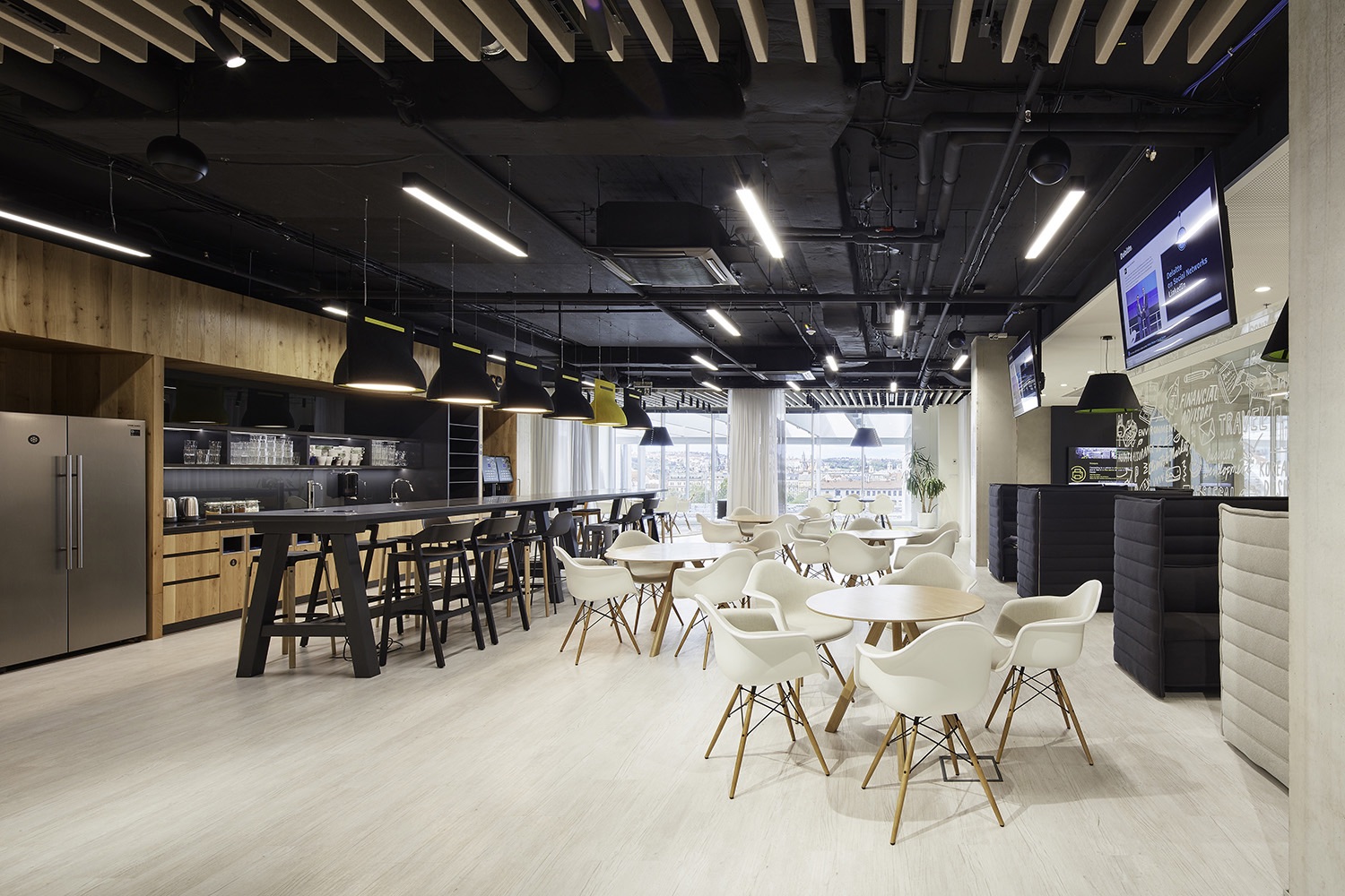 Kitchen deloitte-prague-office-5