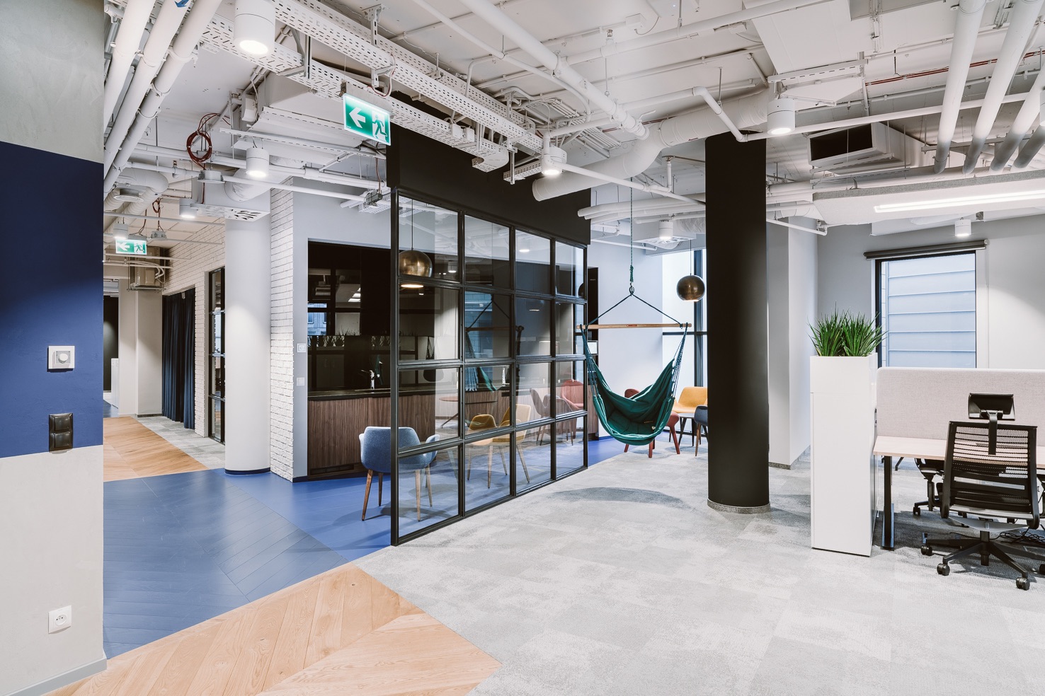 Corridor loreal-warsaw-office-16
