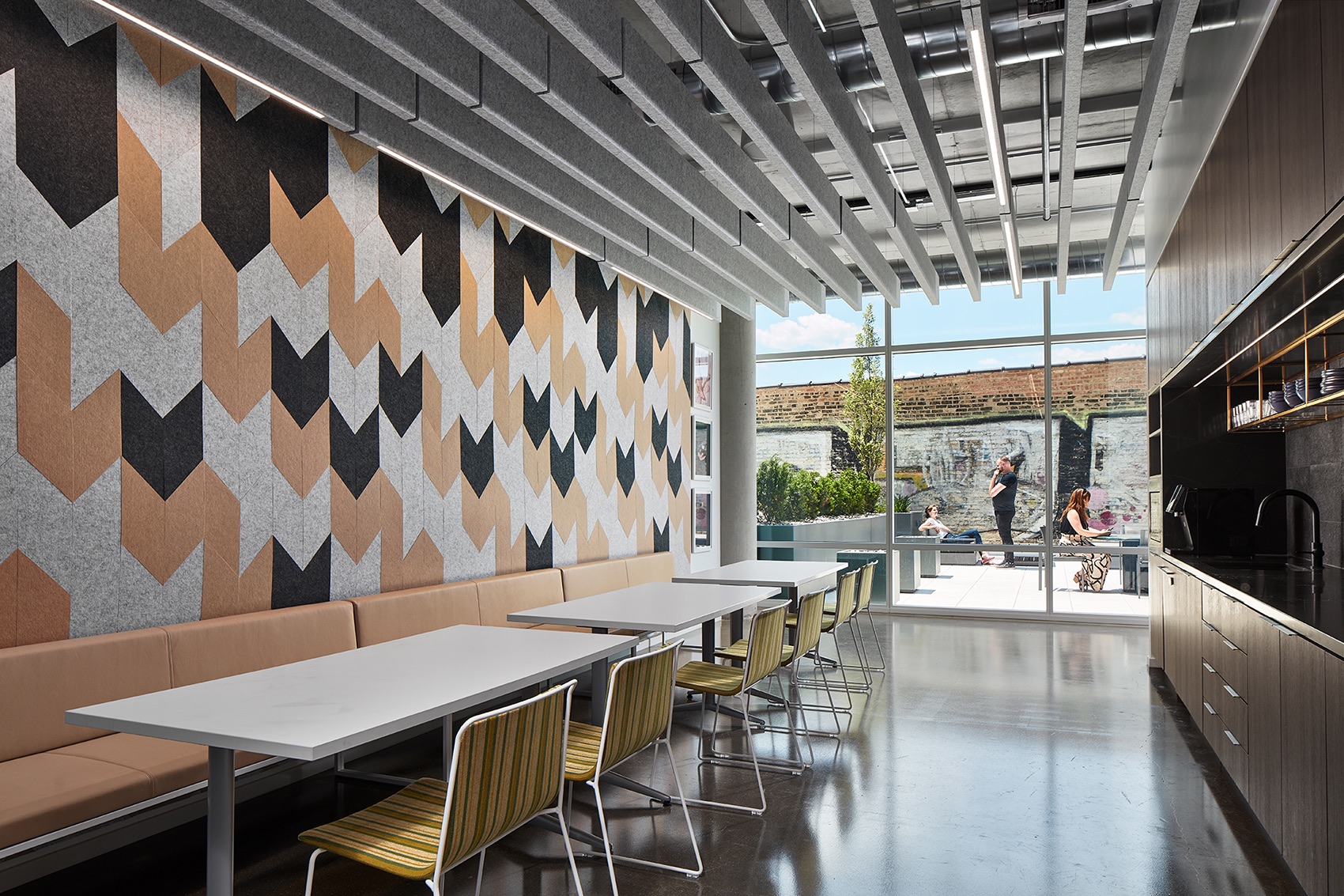 Café mccaffery-interests-office-chicago-18