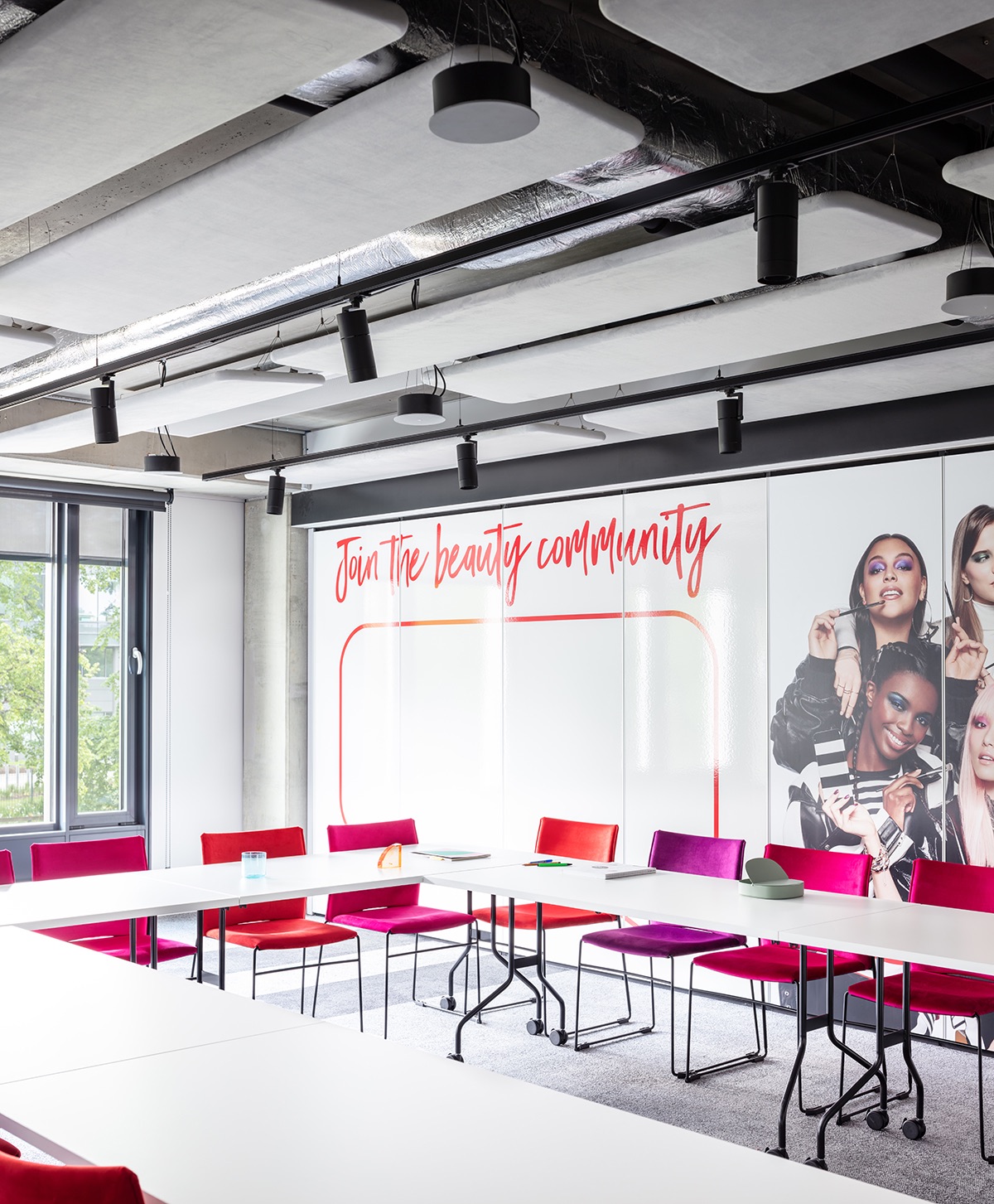 A Look Inside Sephora's New Warsaw Office - Officelovin'