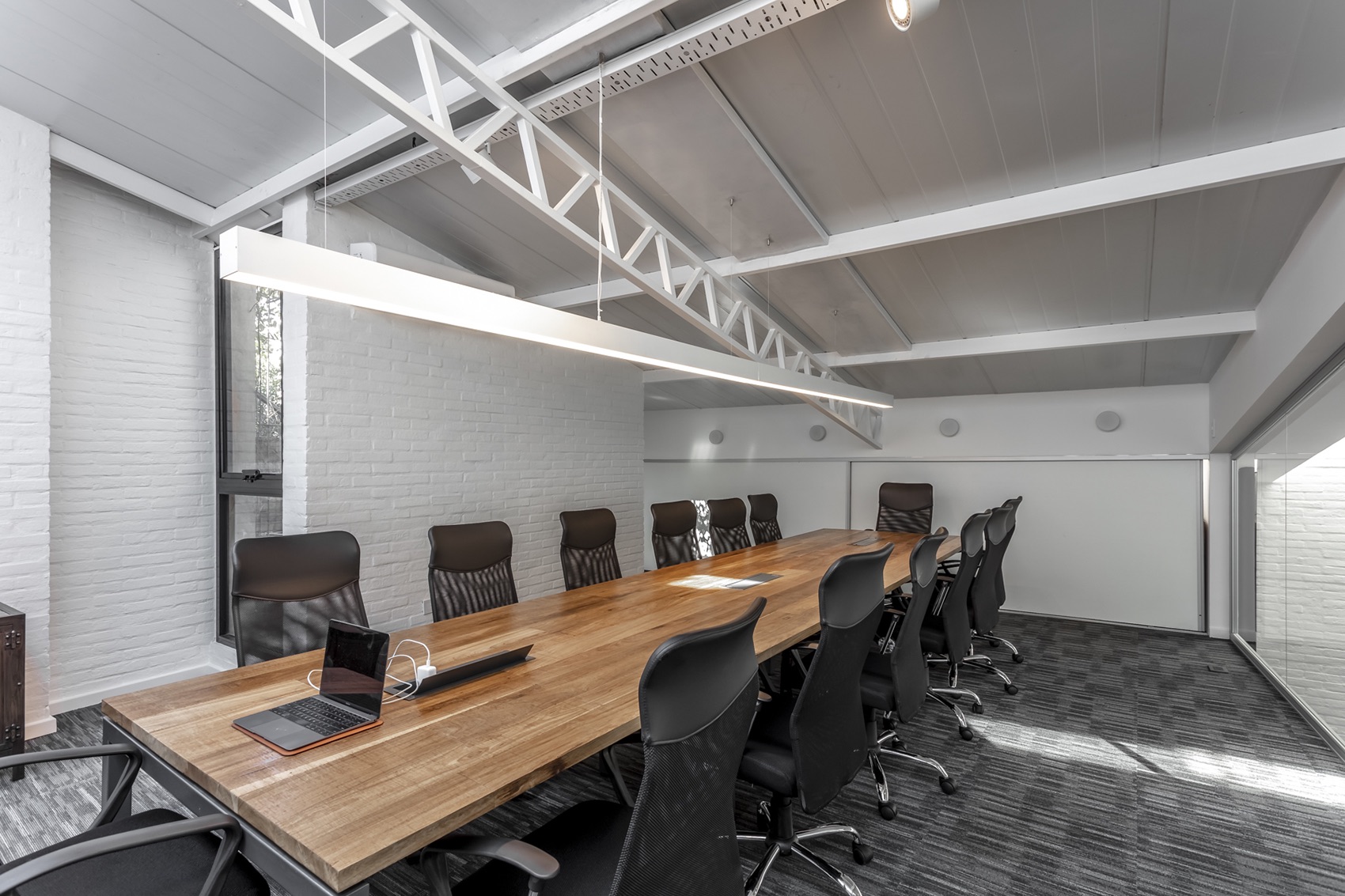 Large meeting room uala-buenos-aires-office-12