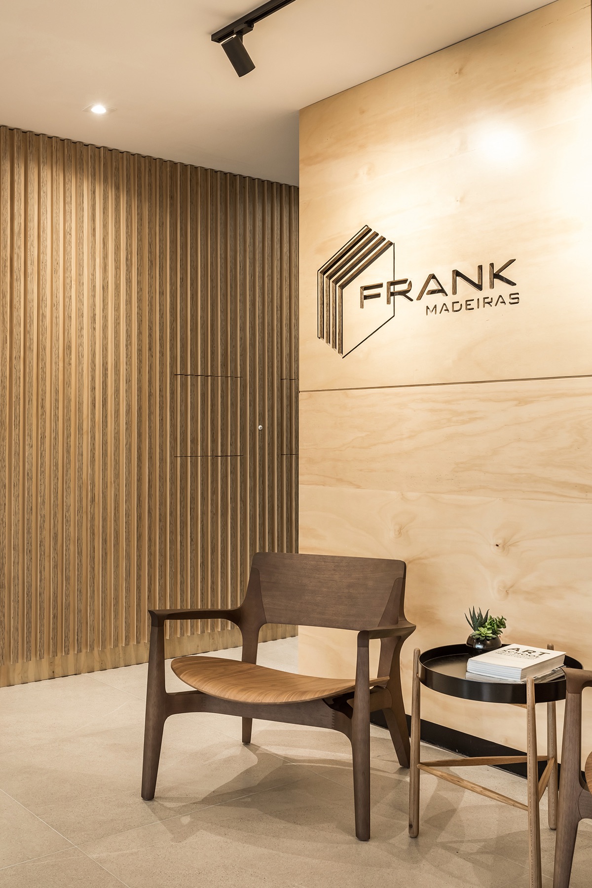 frank-madeiras-office-brazil-5