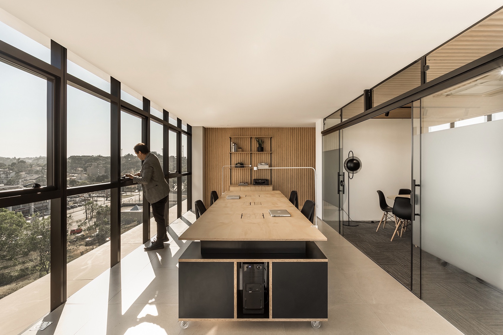 A Tour of Frank Madeiras’ Elegant New Curitiba Office