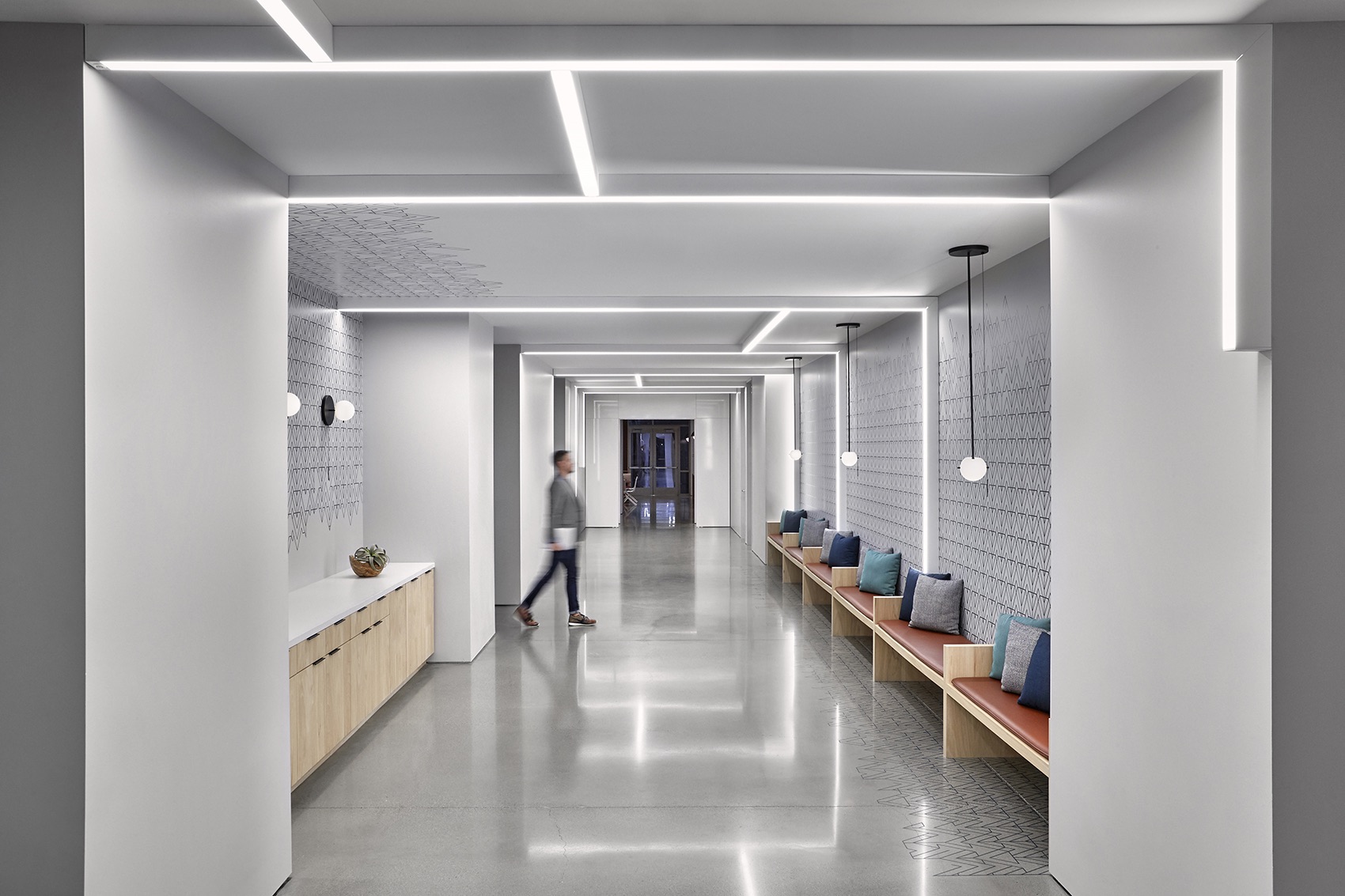 Wall seating netapp-sunnyvale-office-16