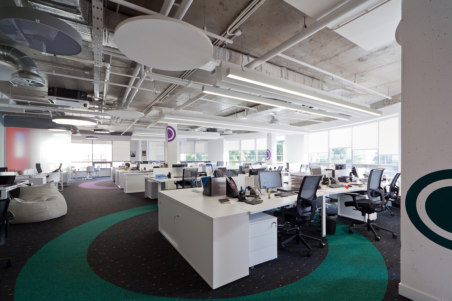 Open-plan workspace alfa-bank-office-7