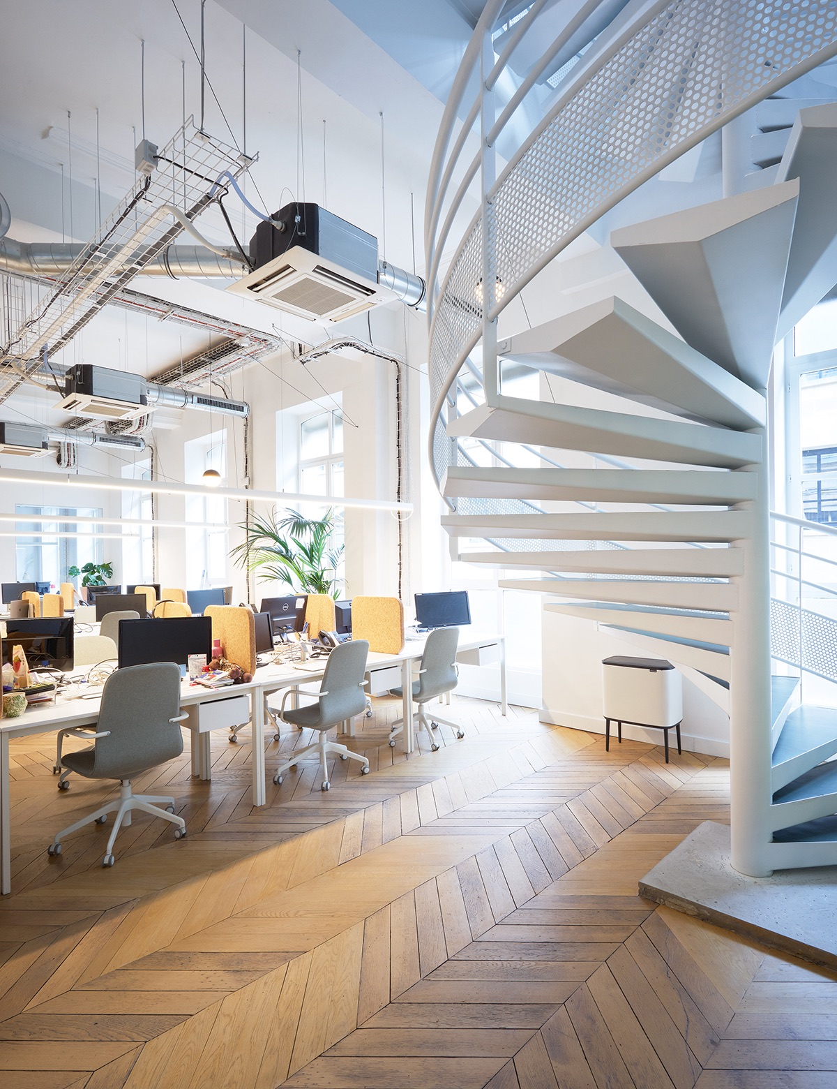 A Tour of MAD Network's Modern Paris Office - Officelovin'