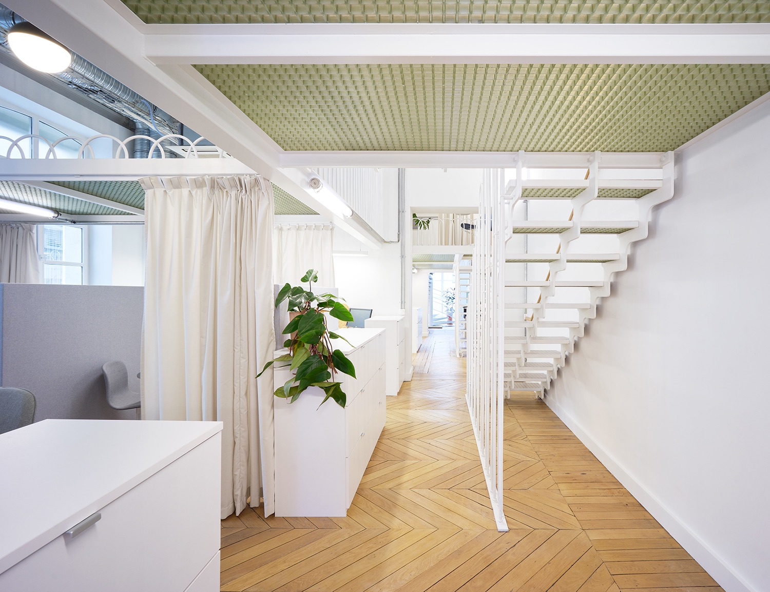 Corridor mad-office-paris-3