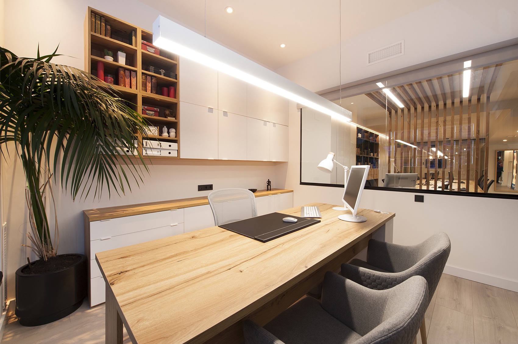 Workspace fincas-blanco-barcelona-office-2