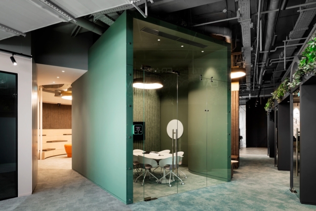A Tour of L’Oréal’s Sleek New Moscow Office
