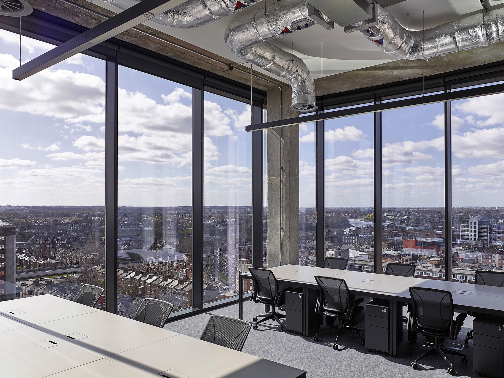 Workspace lyric-square-office-london-11