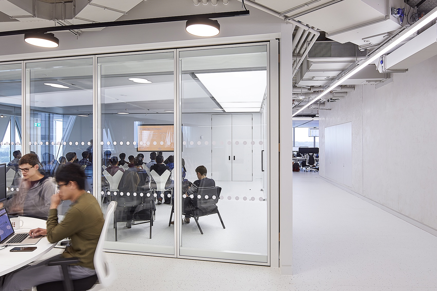 Meeting room ingenuity-thg-office-1