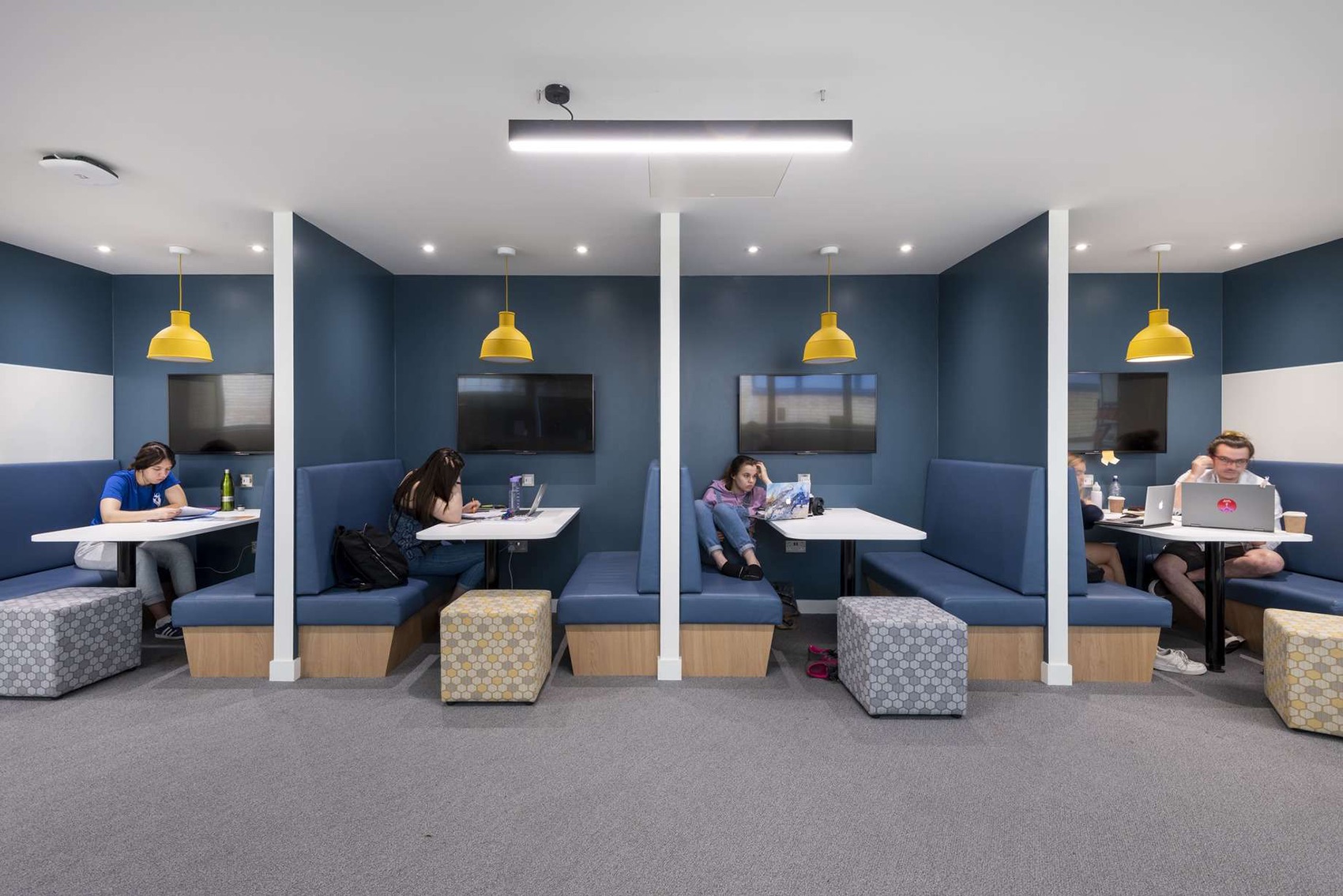 A Peek Inside University of Surrey's Workspace in Guildford - Officelovin'