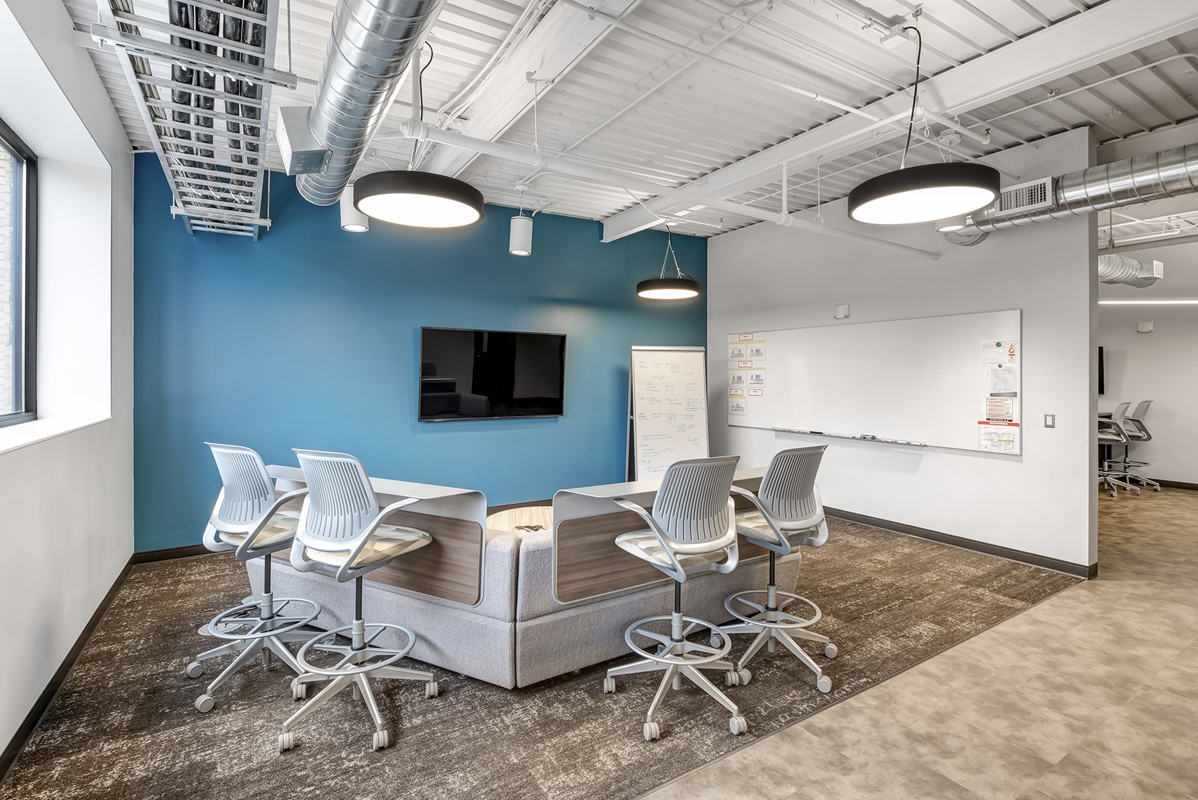 Meeting space detroit-diesel-office-3