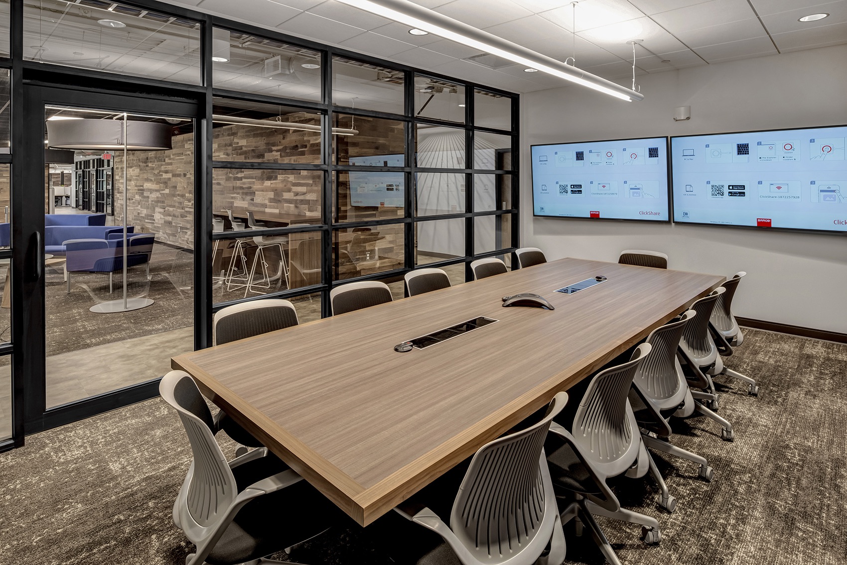 Conference room detroit-diesel-office-9