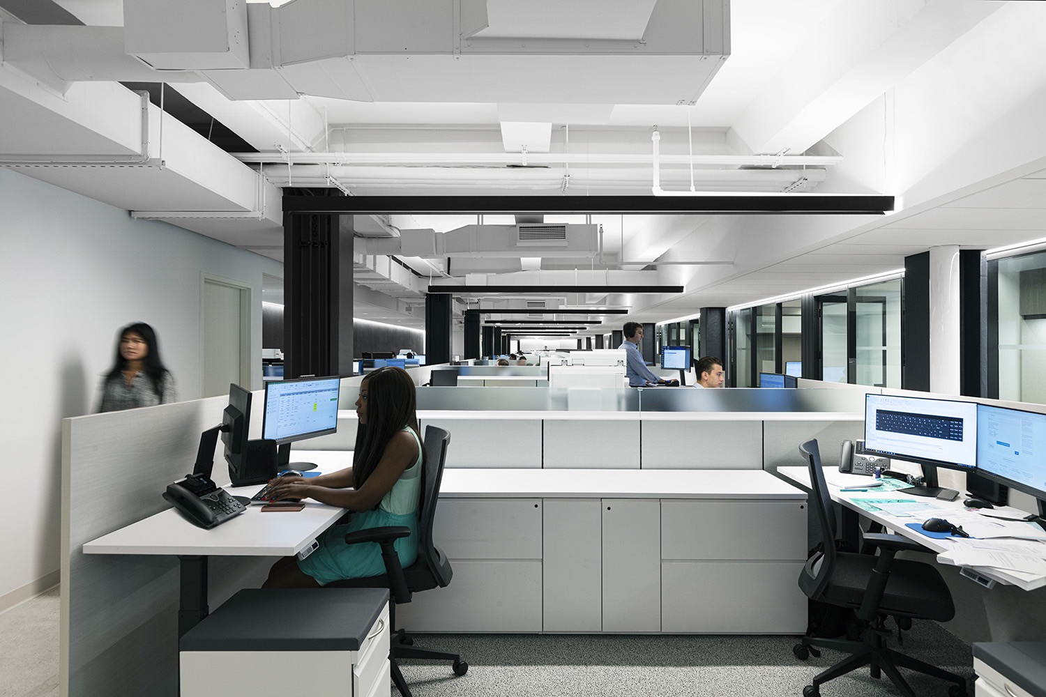 Open-plan workspace fragomen-office-nyc-1