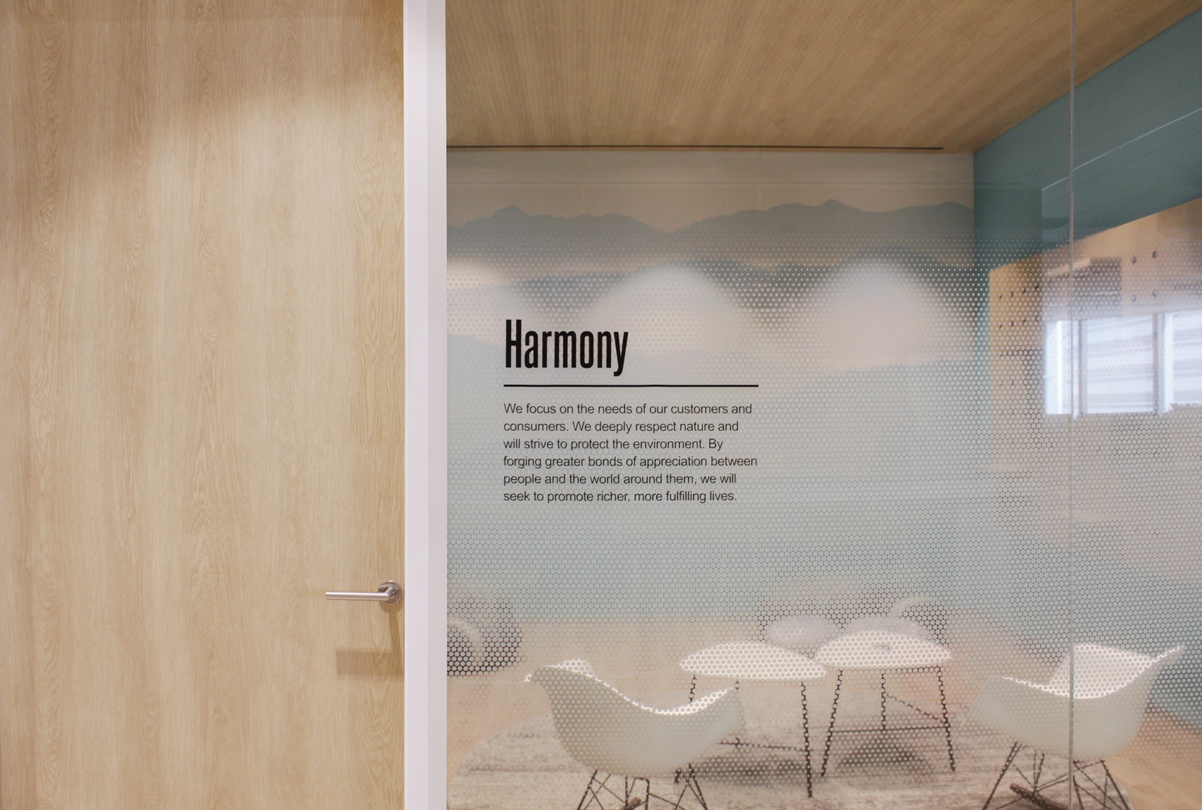 Meeting room beam-suntory-singapore-office-10