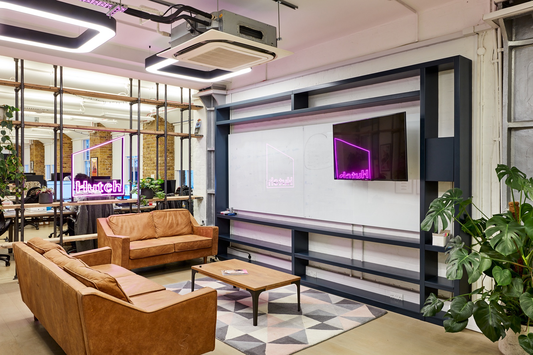 Breakout space hutch-london-office-expansion-16