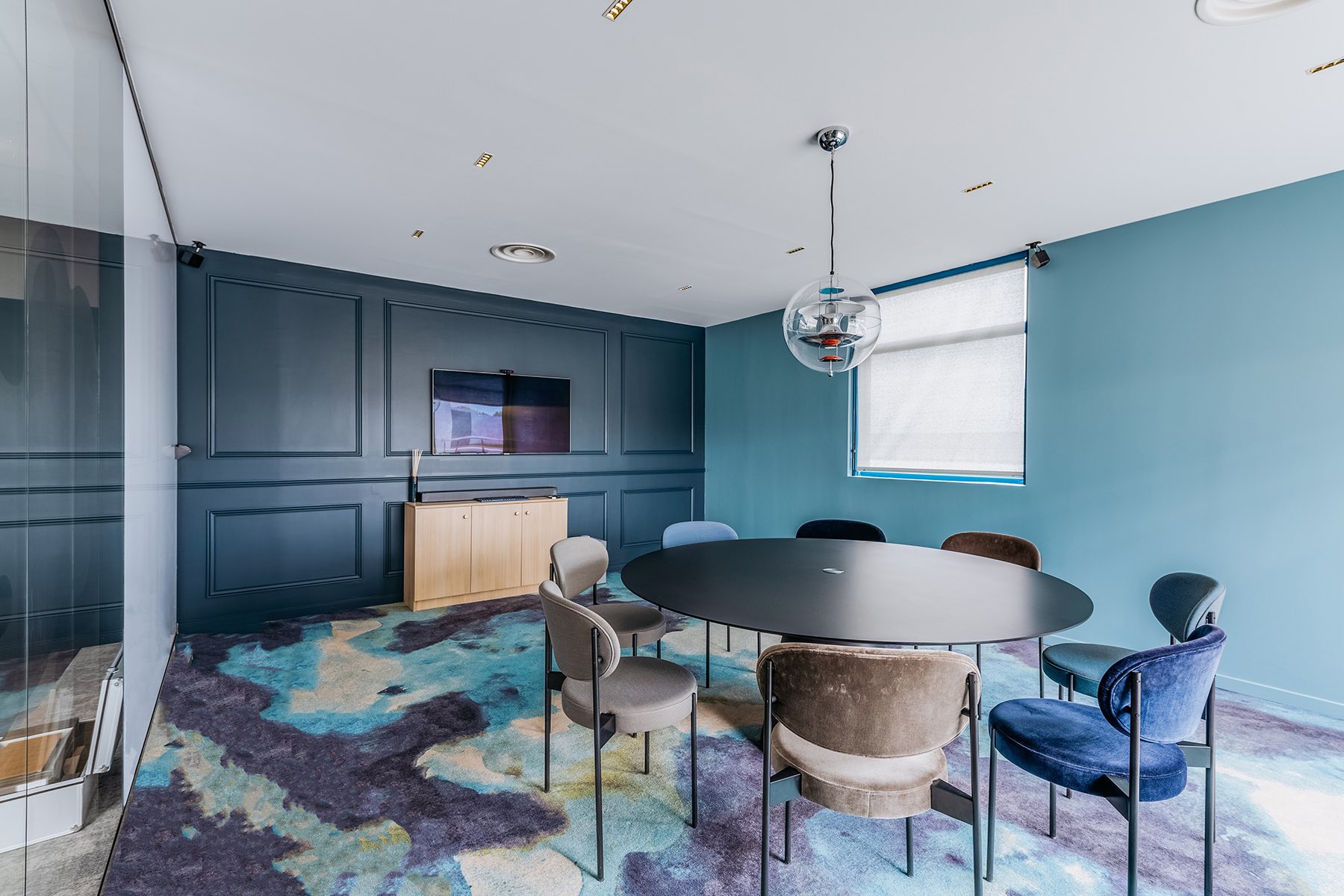 Meeting room le-village-paris-office-7