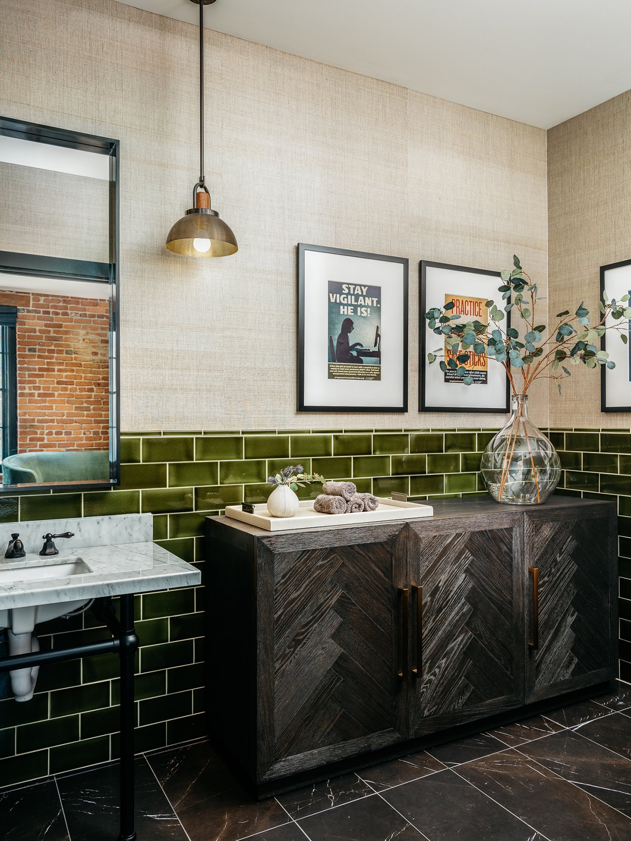 Bathroom ecor-capital-office-11