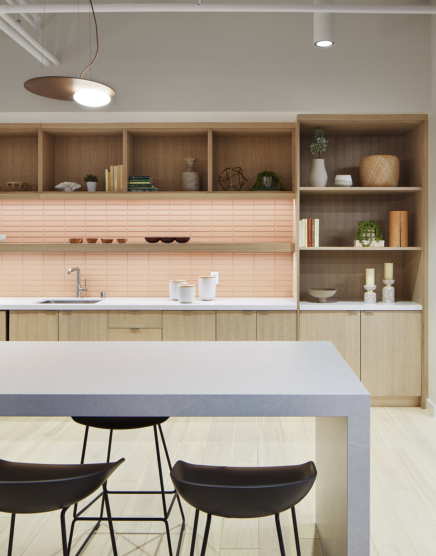 Café / seating area vanco-minnesota-office-10