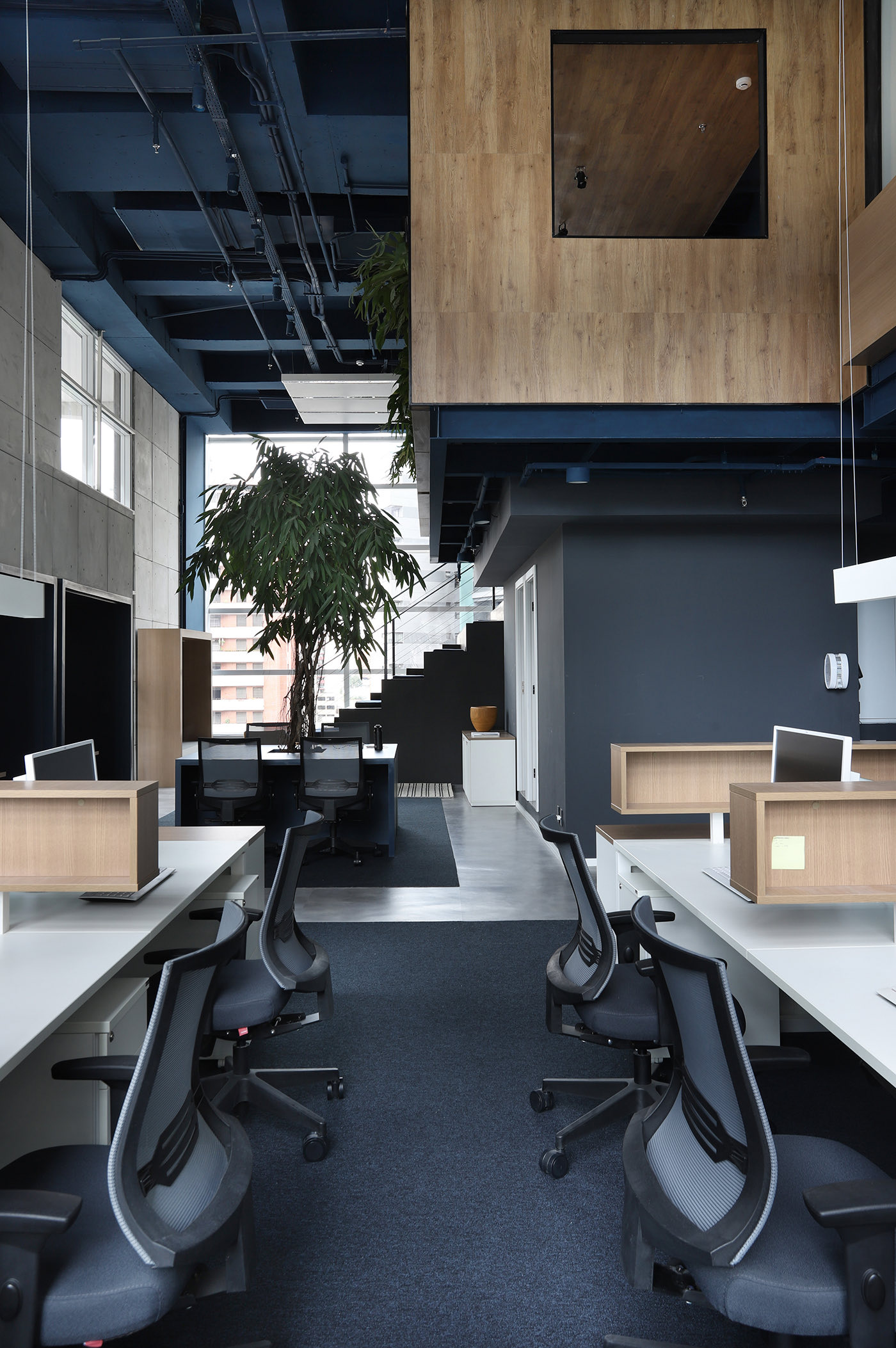 Open-plan workspace lufthansa-office-brazil-13