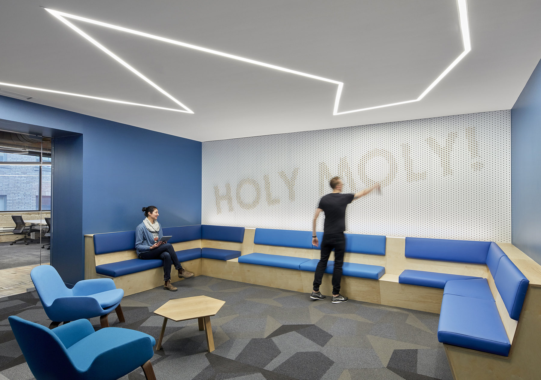 Brainstorming room slack-toronto-office-17