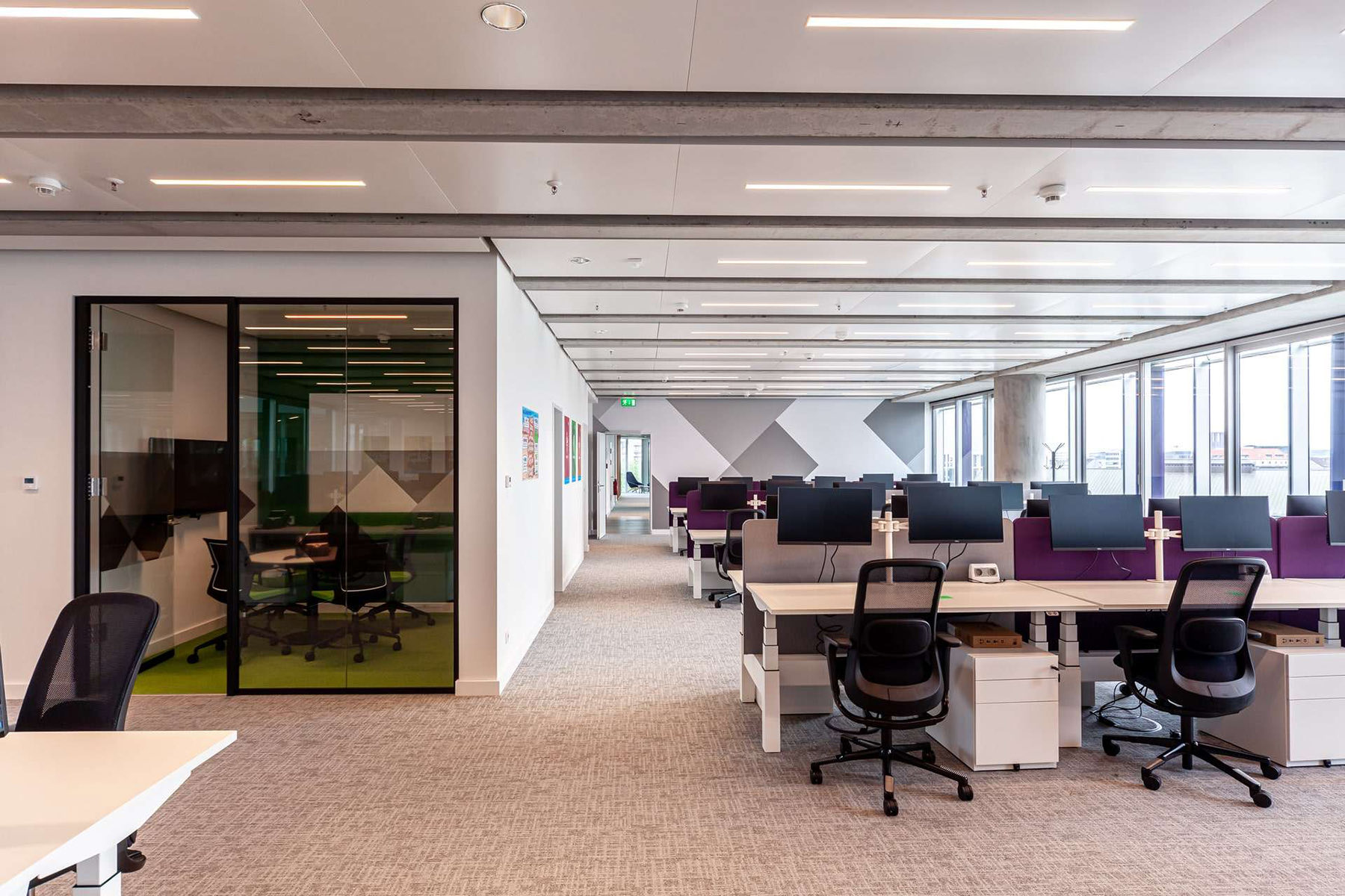 Open-plan workspace blue-yonder-hamburg-office-5