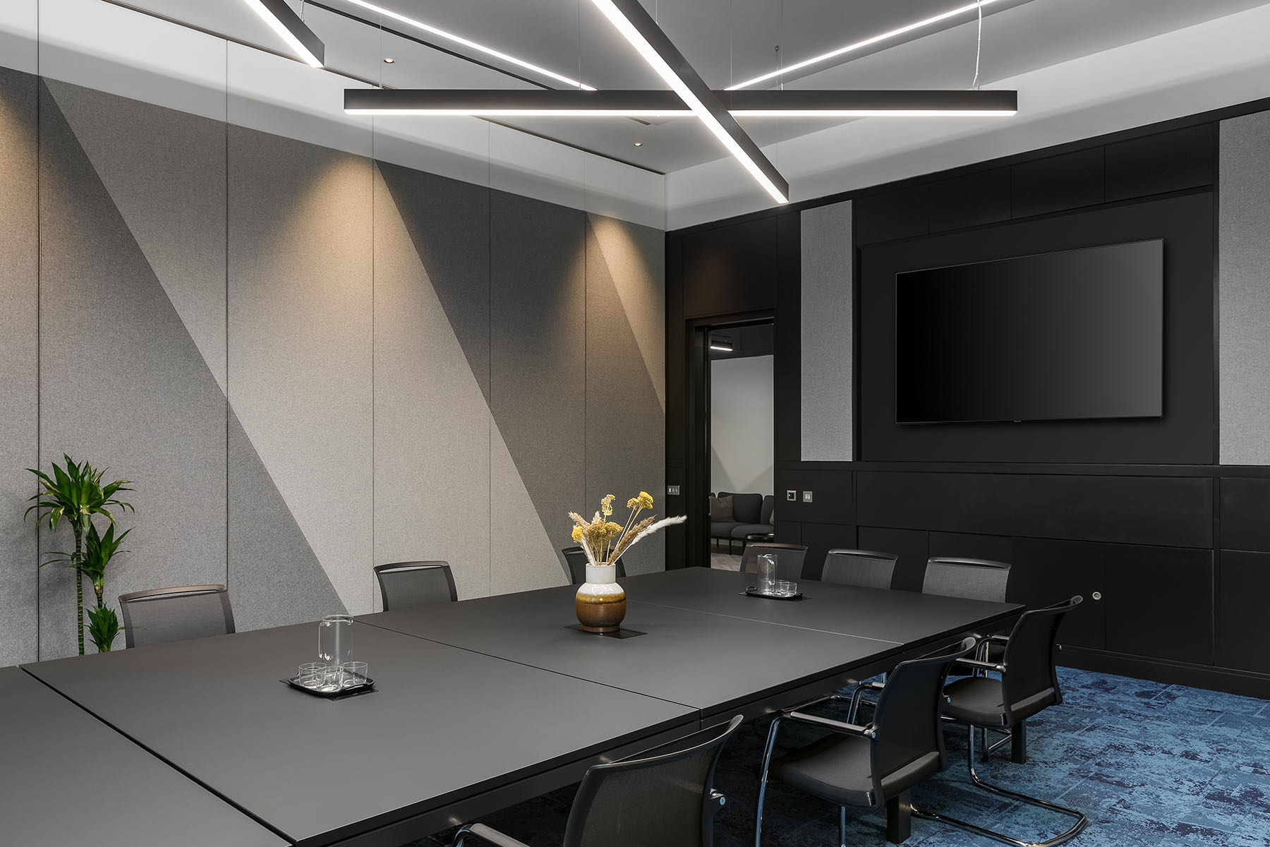 Conference room knotel-london-office-8