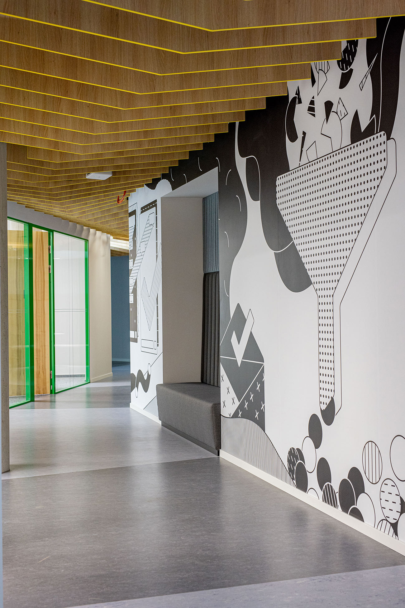 Corridor pipedrive-prague-office-6