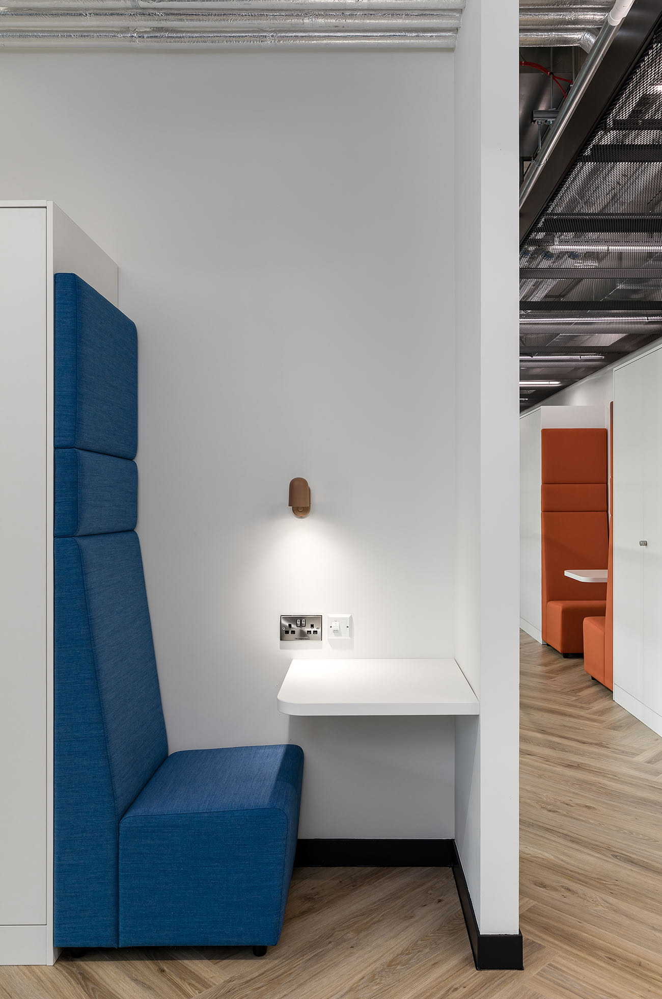 Hot desk dynata-london-office-9