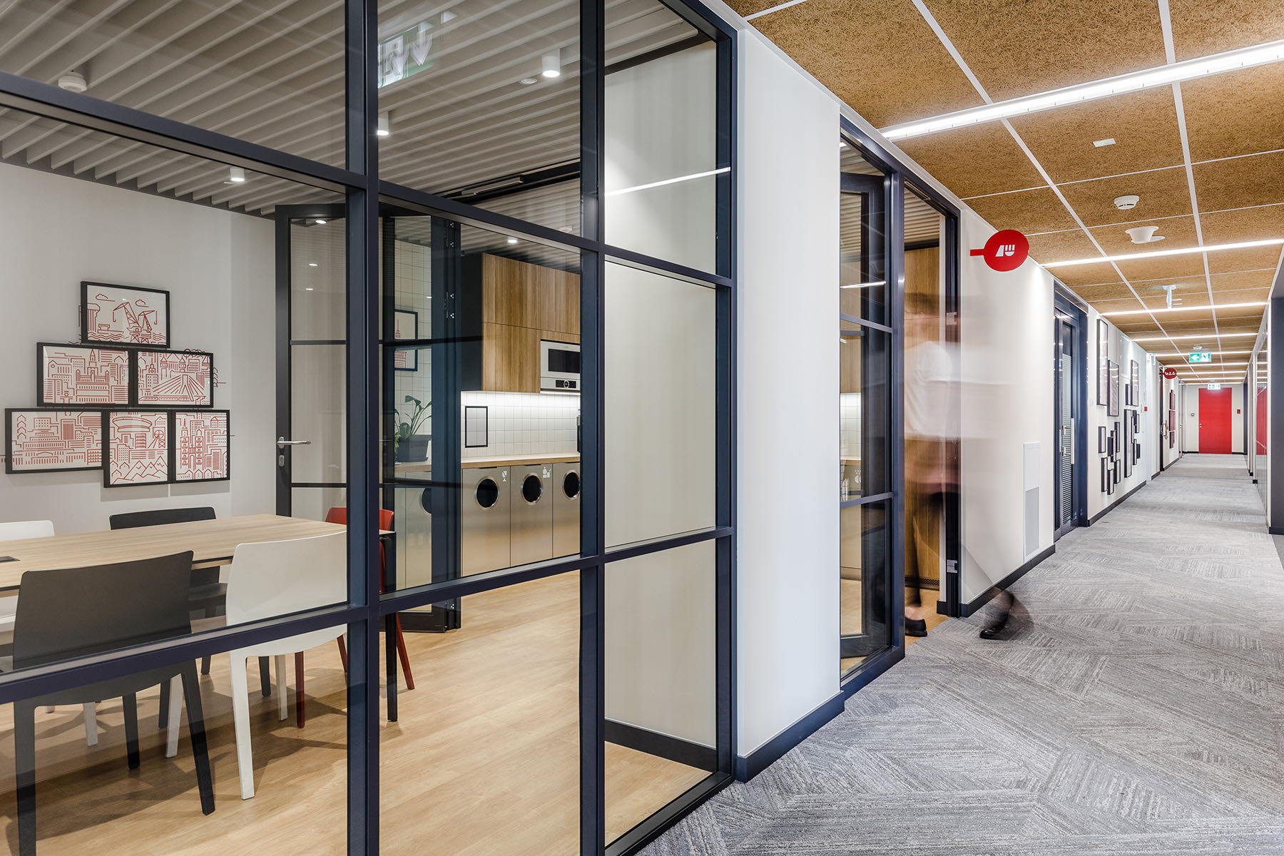 Meeting room / Corridor strabag-warsaw-office-5