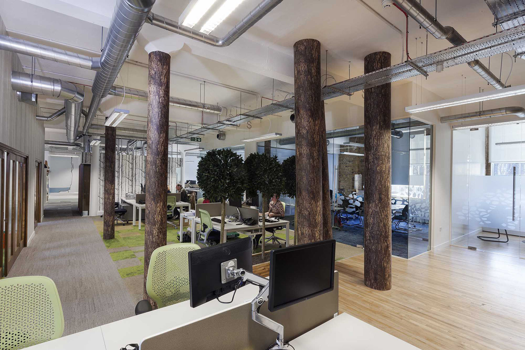 Open-plan workspace friends-of-earth-office-london-8