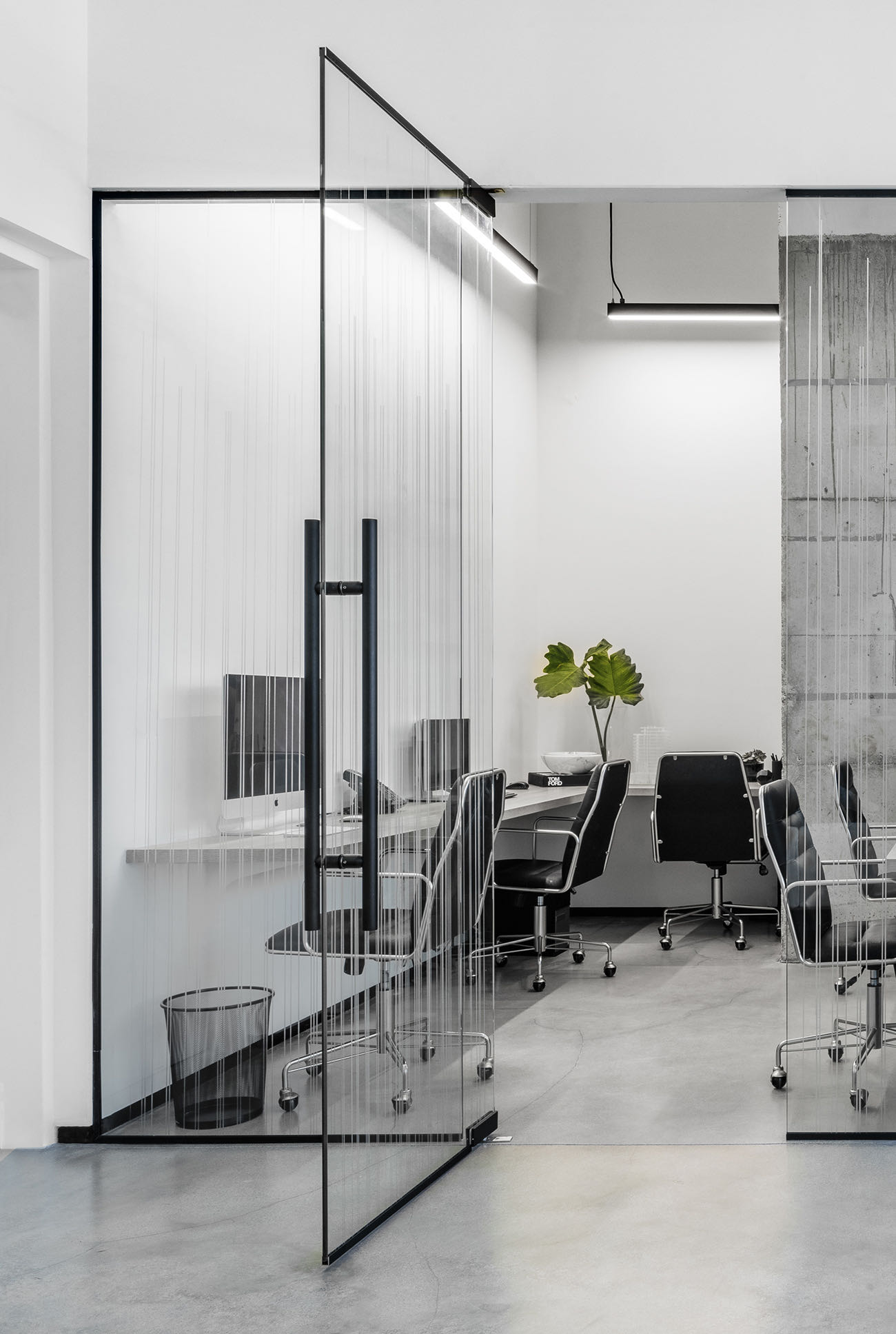Workstations douglas-elliman-office-7