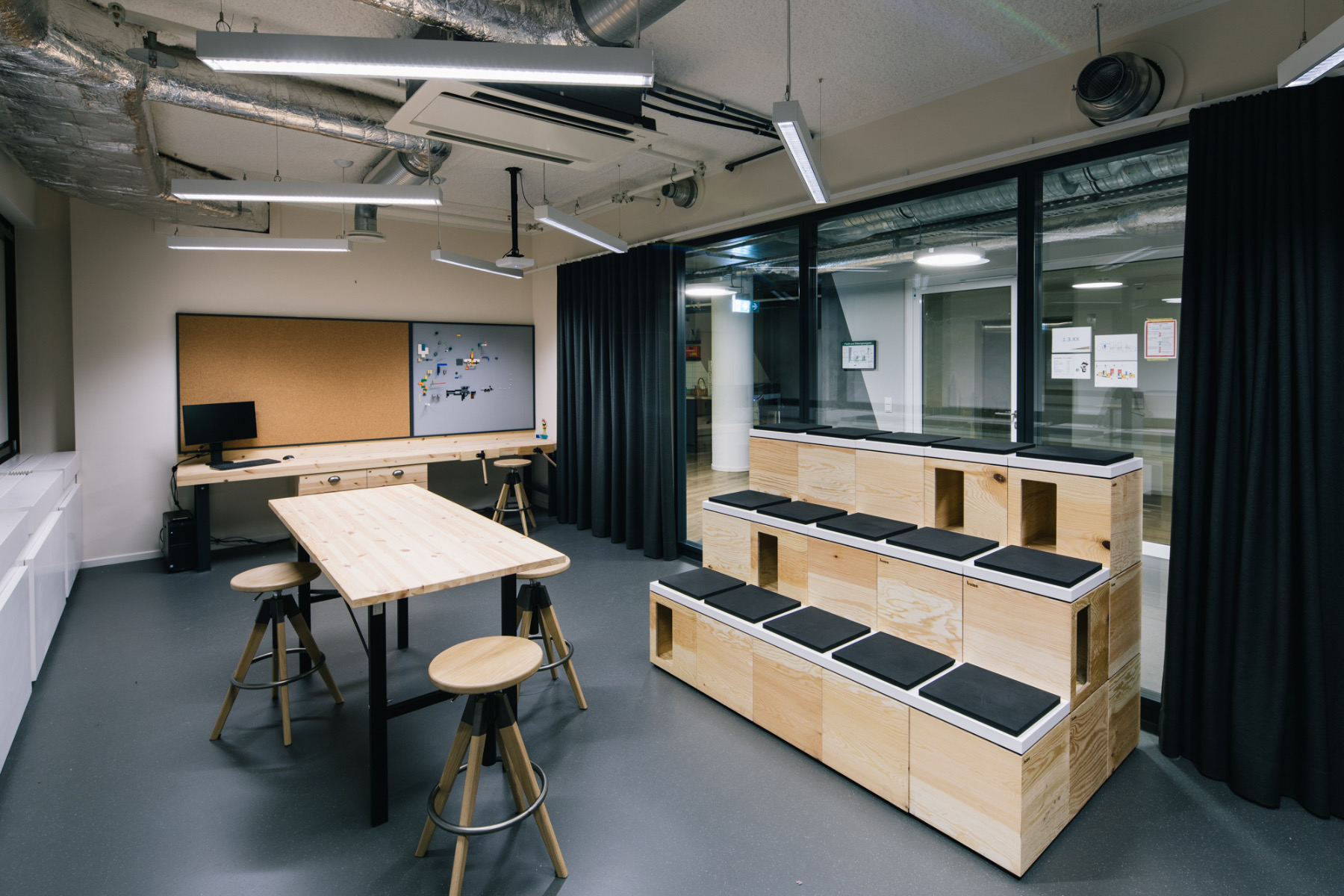 Collaborative space ubisoft-dusseldorf-office-7